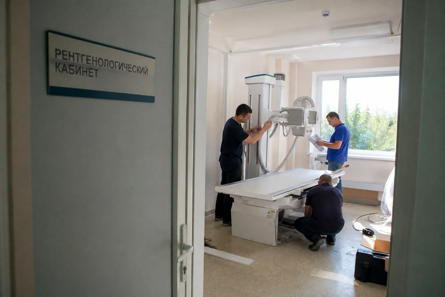 Больницы и поликлиники по всей стране получают современнное медицинское оборудование